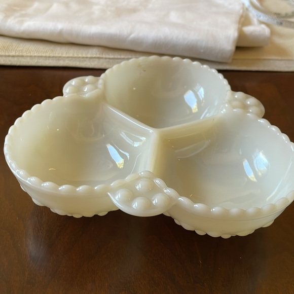 VTG Anchor Hocking Hobnail Creamy Opaque Milk Glass divided Relish Nut Dish - Picture 2 of 7